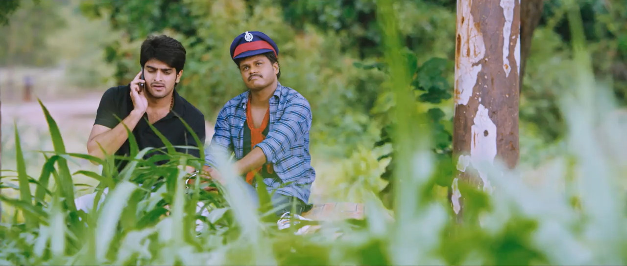 Lakshmi Raave Maa Intiki 2014 WebRip [Tamil + Telugu] 480p 720p ESub Screenshot