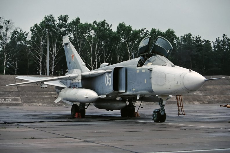 11 ORAP Su-24MR 05 White_0515325 (5)