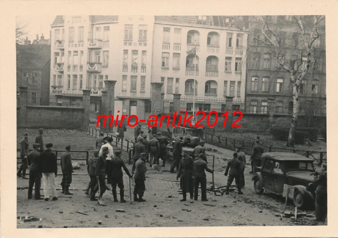 Wehrmacht, Strasse voller Trümmer, Bombenangriff