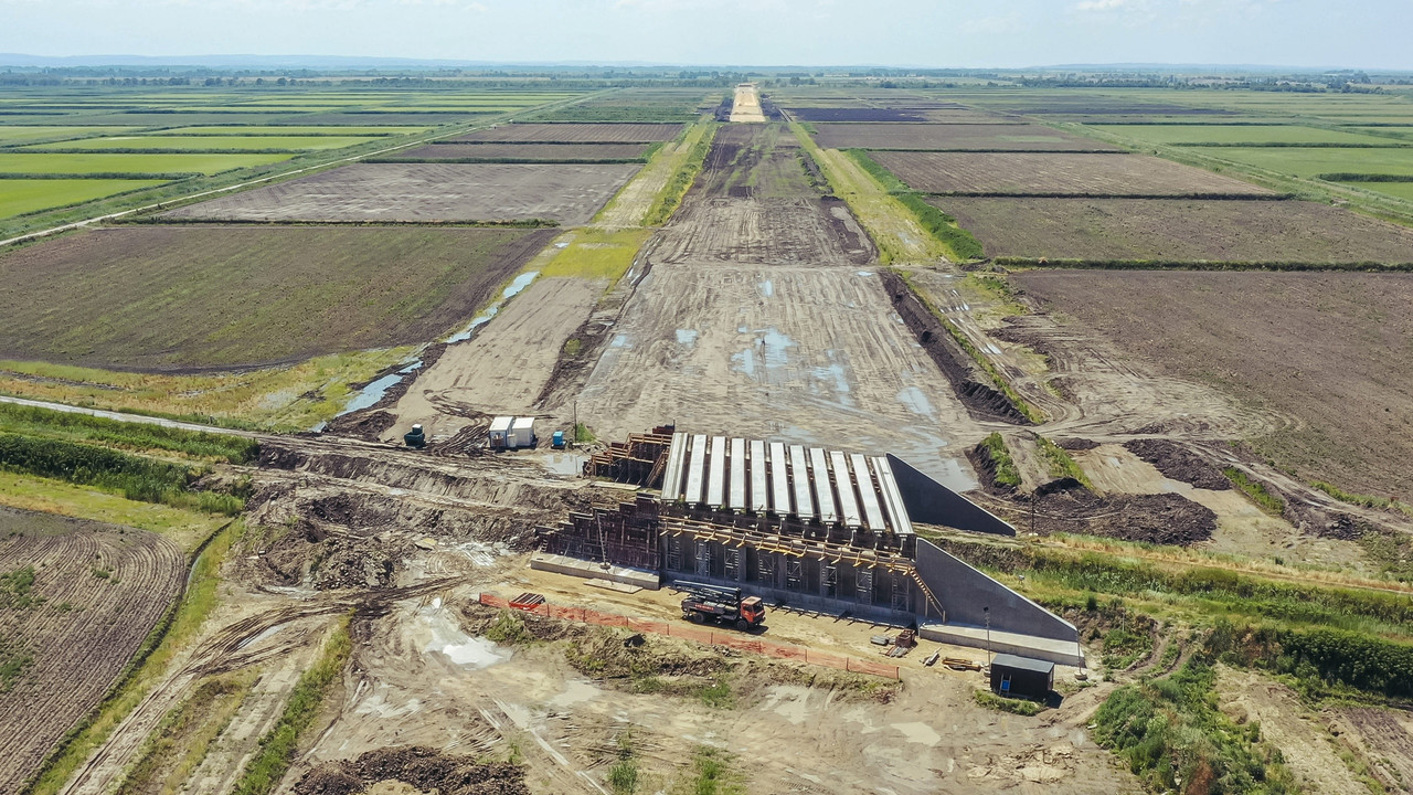 AA70FA17-2FCC-4203-A214-33CA6B737691