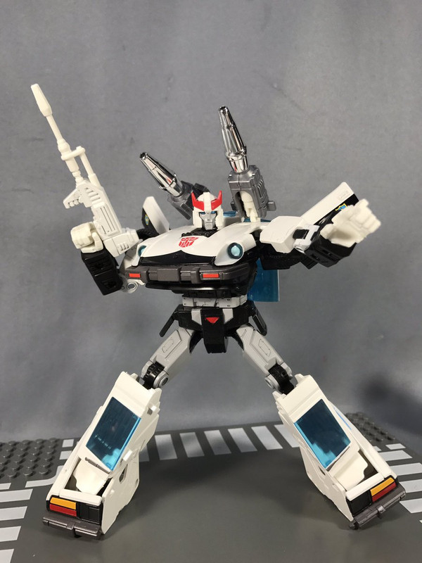 08-Masterpiece-MP-17-Prowl