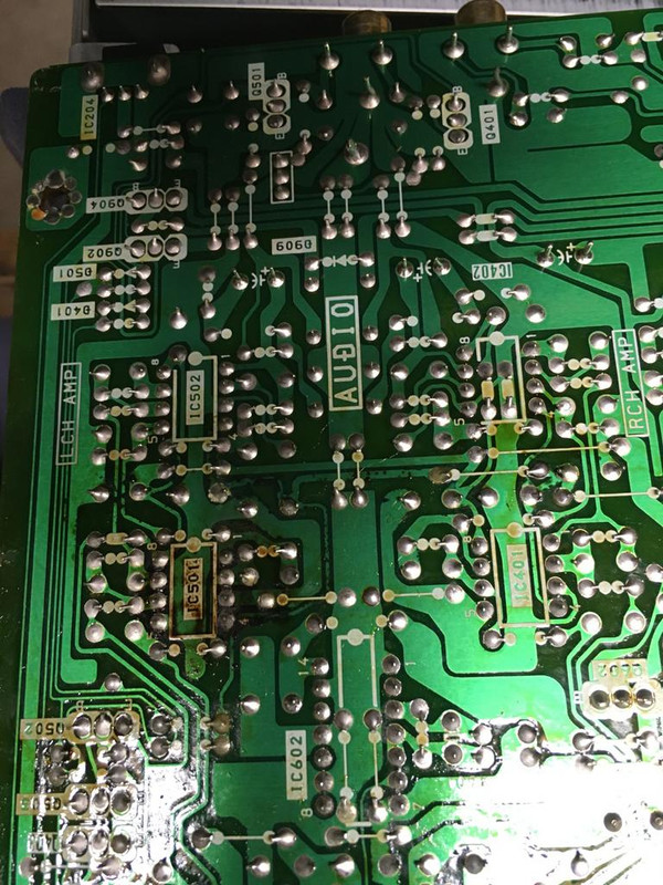 Sony CDP-X33ES Zustand verätzte Platine unten