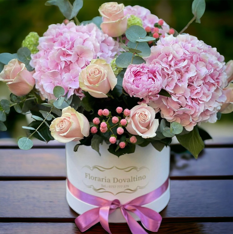 Cutie de flori mixta roz 