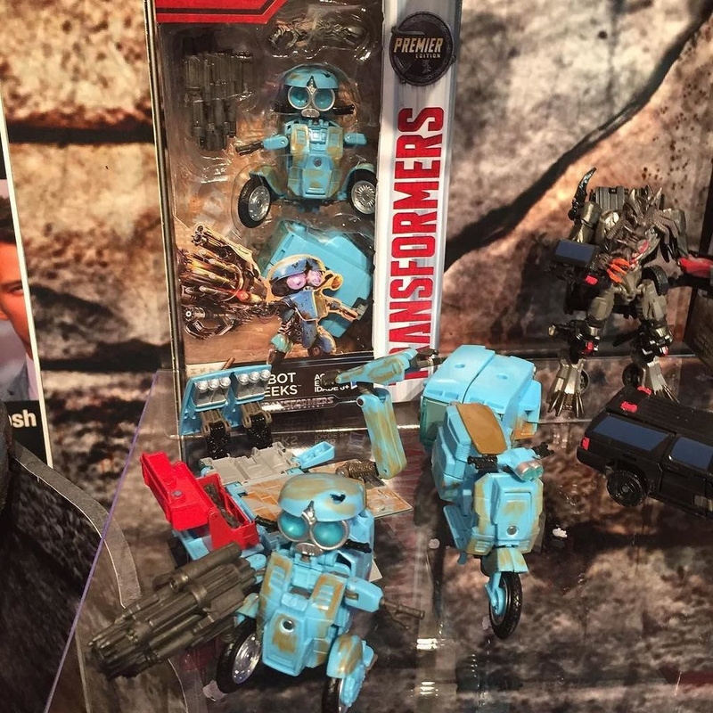 C4-RfhQWEAQ48z9__scaled_800