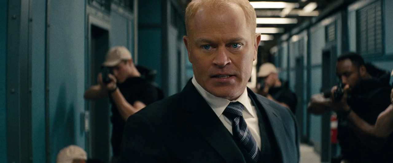 RED 2 2013 BluRay [Hindi + Tamil + English] 480p 720p 1080p ESub Screenshot