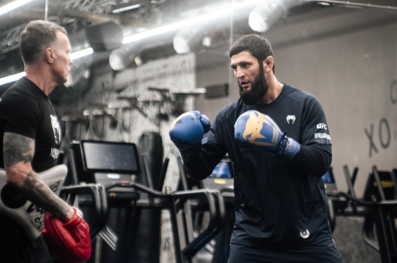 Дарън Тил: Хамзат Чимаев ще прегази Дрикус Дю Плеси