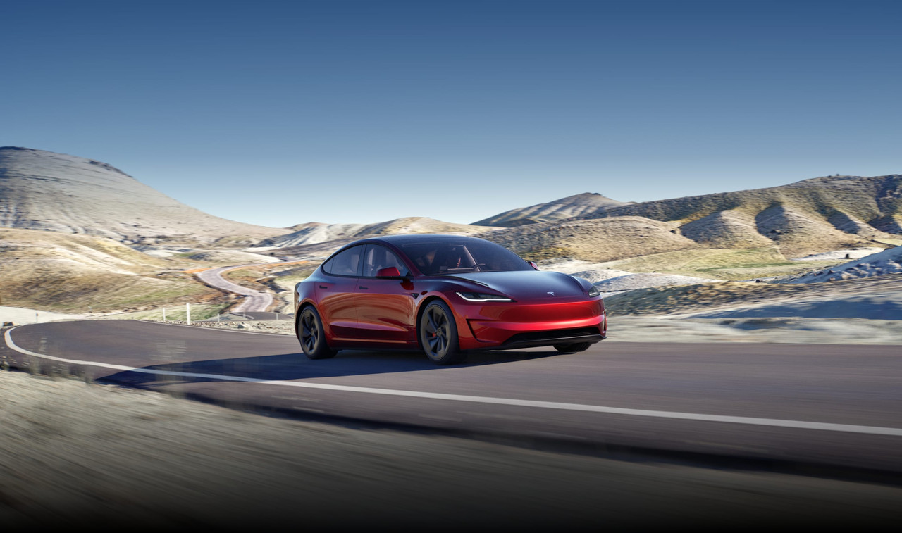 Model-3-Performance-Main-Hero-Desktop-NA