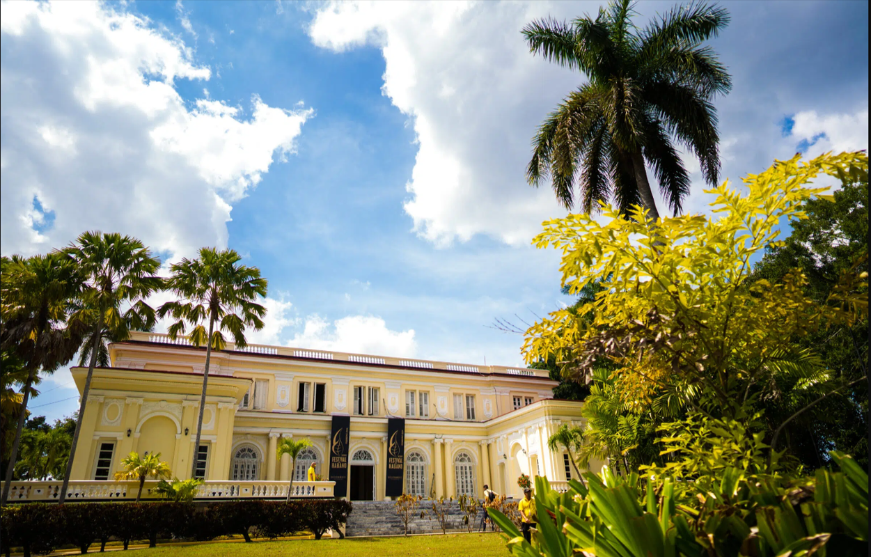 El-Laguito-Front-Exterior-scaled-jpg-webp-2400×1600-