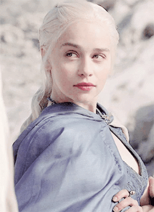 game-of-thrones-queen-daenerys-khaleesi-gazing-ovtq3ldffmgwtz27.gif