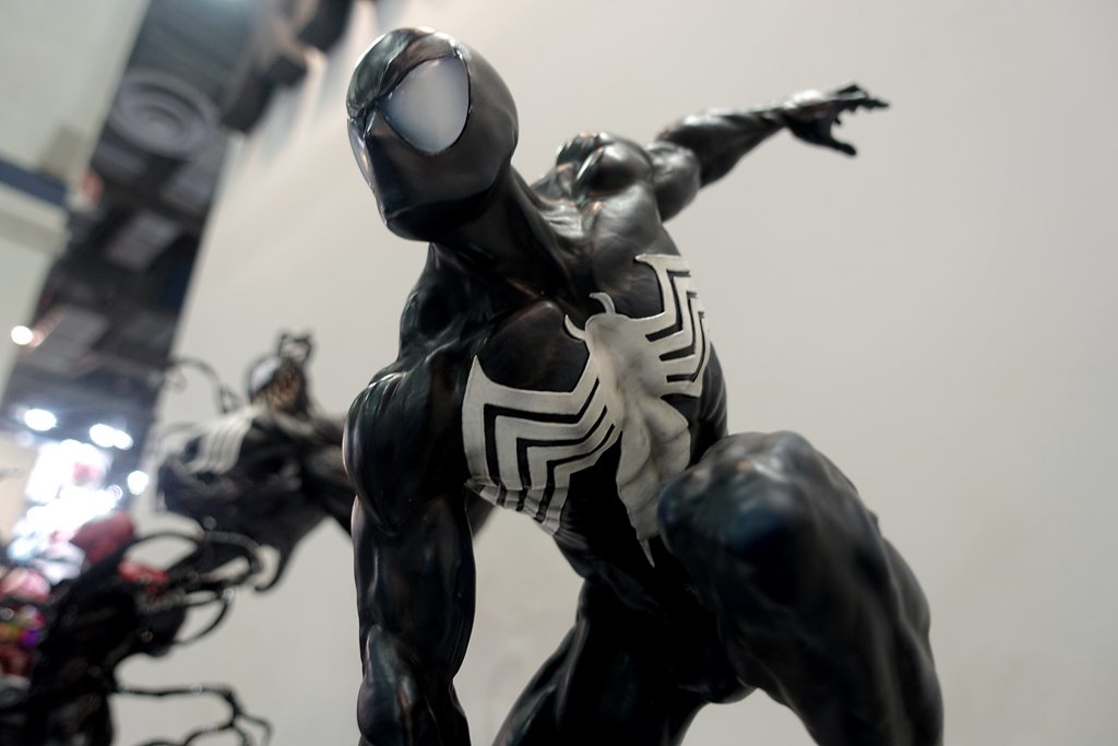 Premium Collectibles : Symbiote Spider-Man 1/4 Statue  3