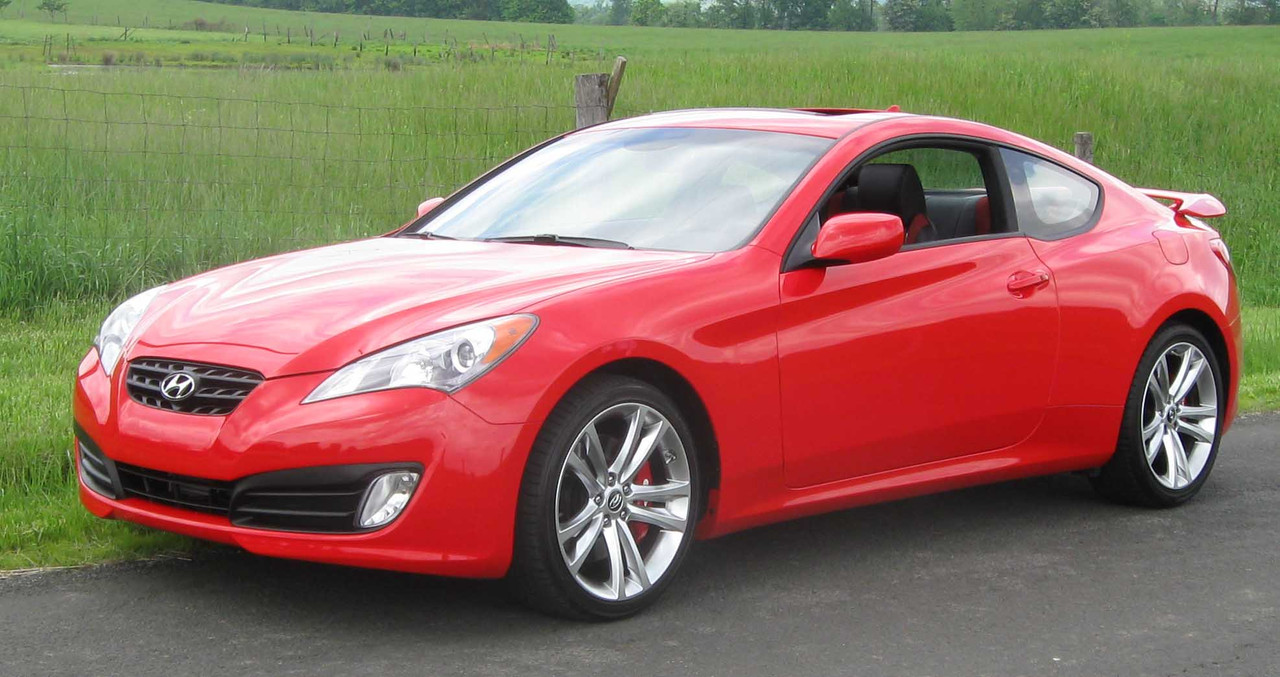 2010-Hyundai-Genesis-Coupe-2-0-T-Track-3