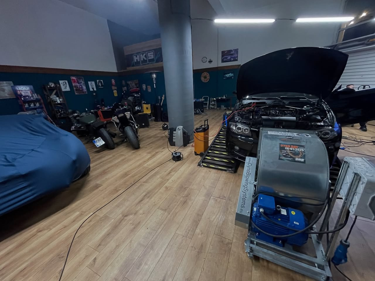 BMW 123d engine bay twin turbo