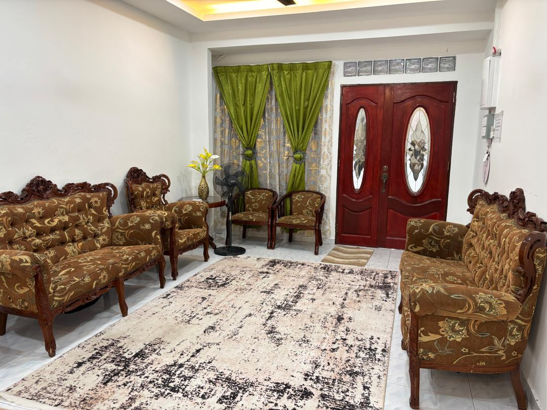 Ruang tamu luas Dhuha Homestay