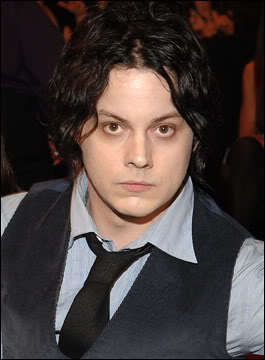 Jack White  2024 Neri capelli & spigoloso stile dei capelli.
