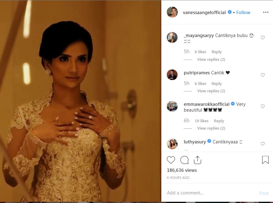 Vanessa Angel kenakan kebaya warna putih