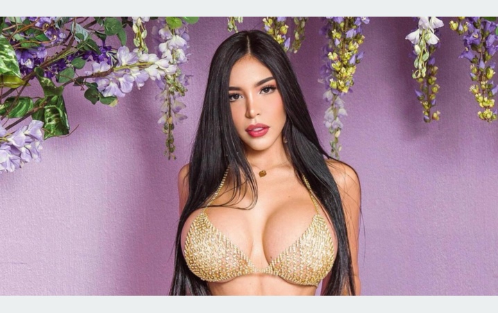 Ennid Wong deja sin aliento a muchos aficionados al presumirse en bikini