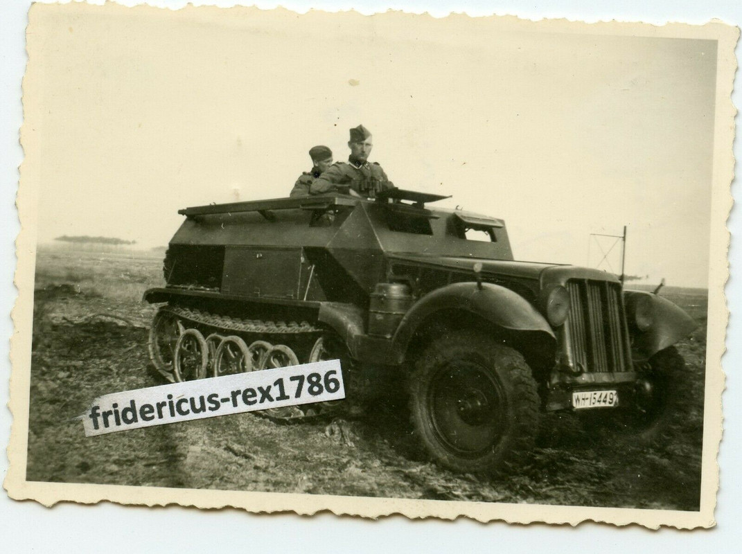 Foto Sd.Kfz 10 253 Sonderbau leichter Beobachtungskraftwagen für StuG Abt. 1