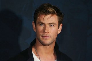chris-hemsworth-dad-2e613d01e27be4a53bfa7a7a9f482694-600x400.jpg