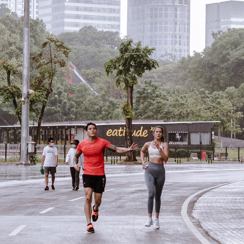 Ganindra Bimo dan Andrea Dian olahraga bersama