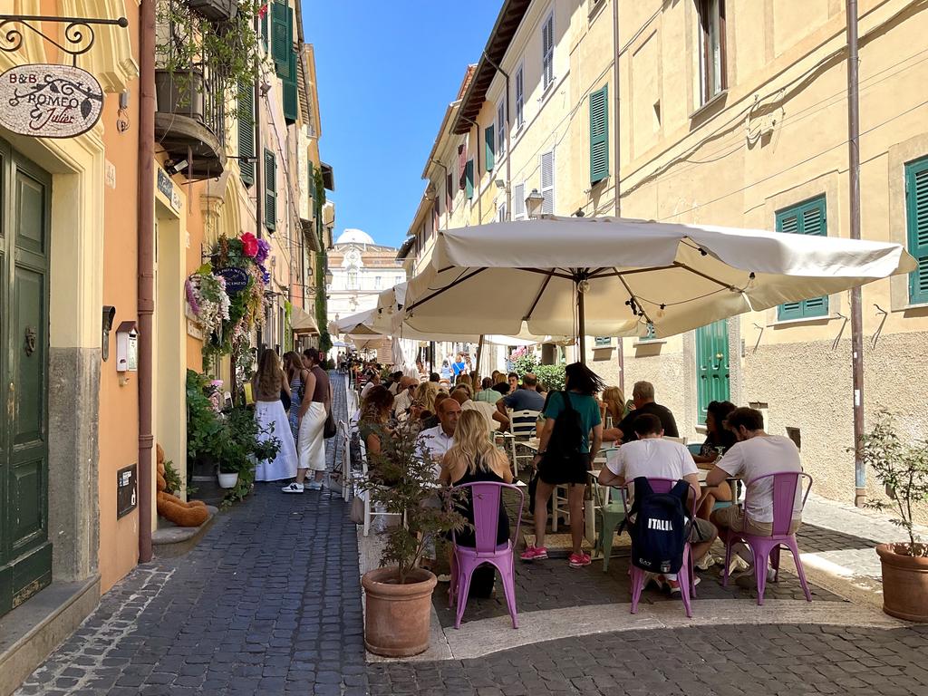 Жаркий сентябрь на побережье Тирренского моря.