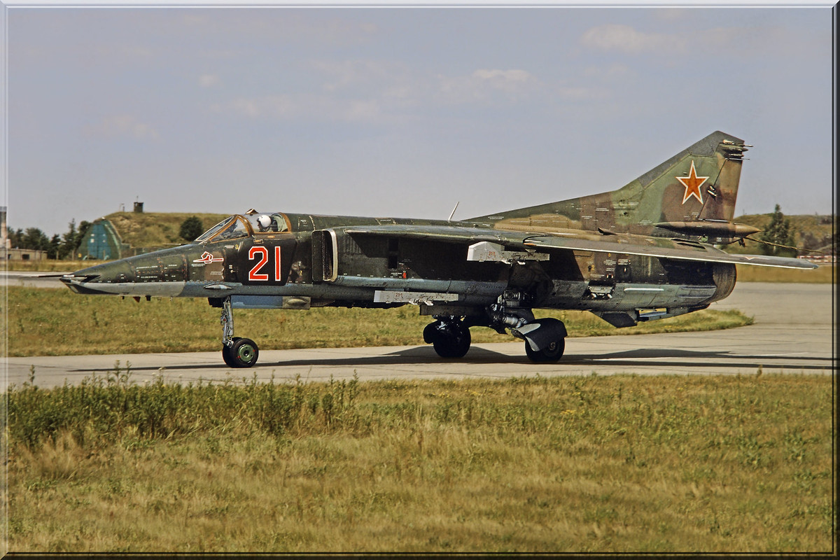 296 APIB Mig-27M 21 Red_83712538600, Summer 1992