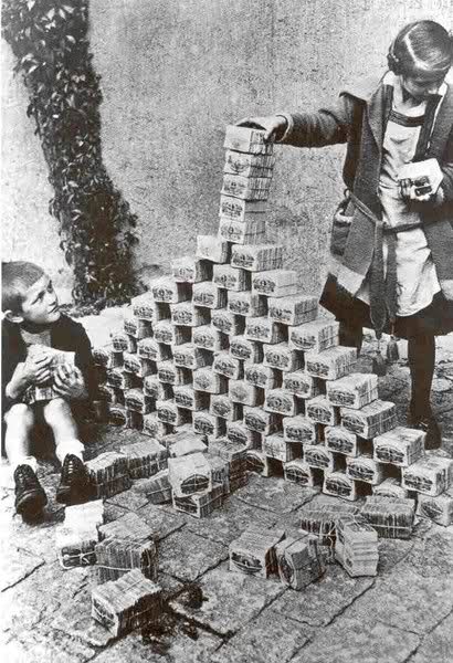 El dinero tenía tan poco valor que los niños lo usaban de juguete