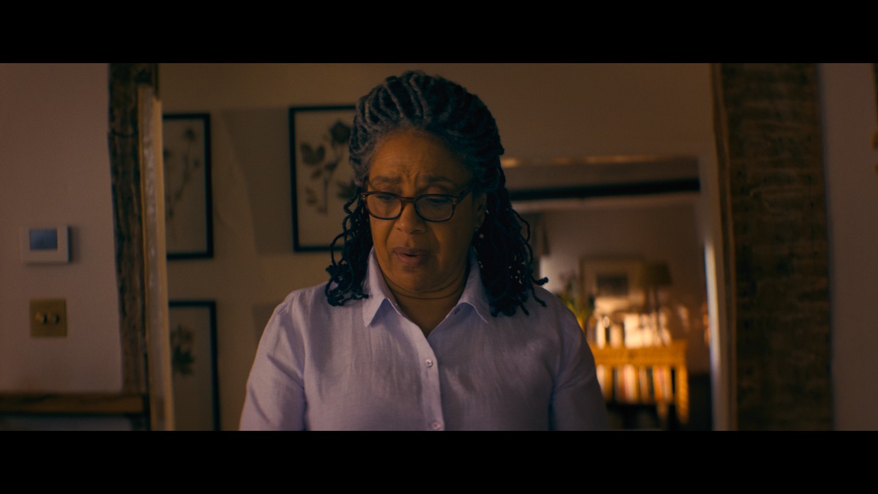 mpv-shot_The.Beekeeper.2024.2160p.UHD.NL.BDREMUX.HDR.DV.HEVC.Atmos-Нечипорук_00_10_20_0002