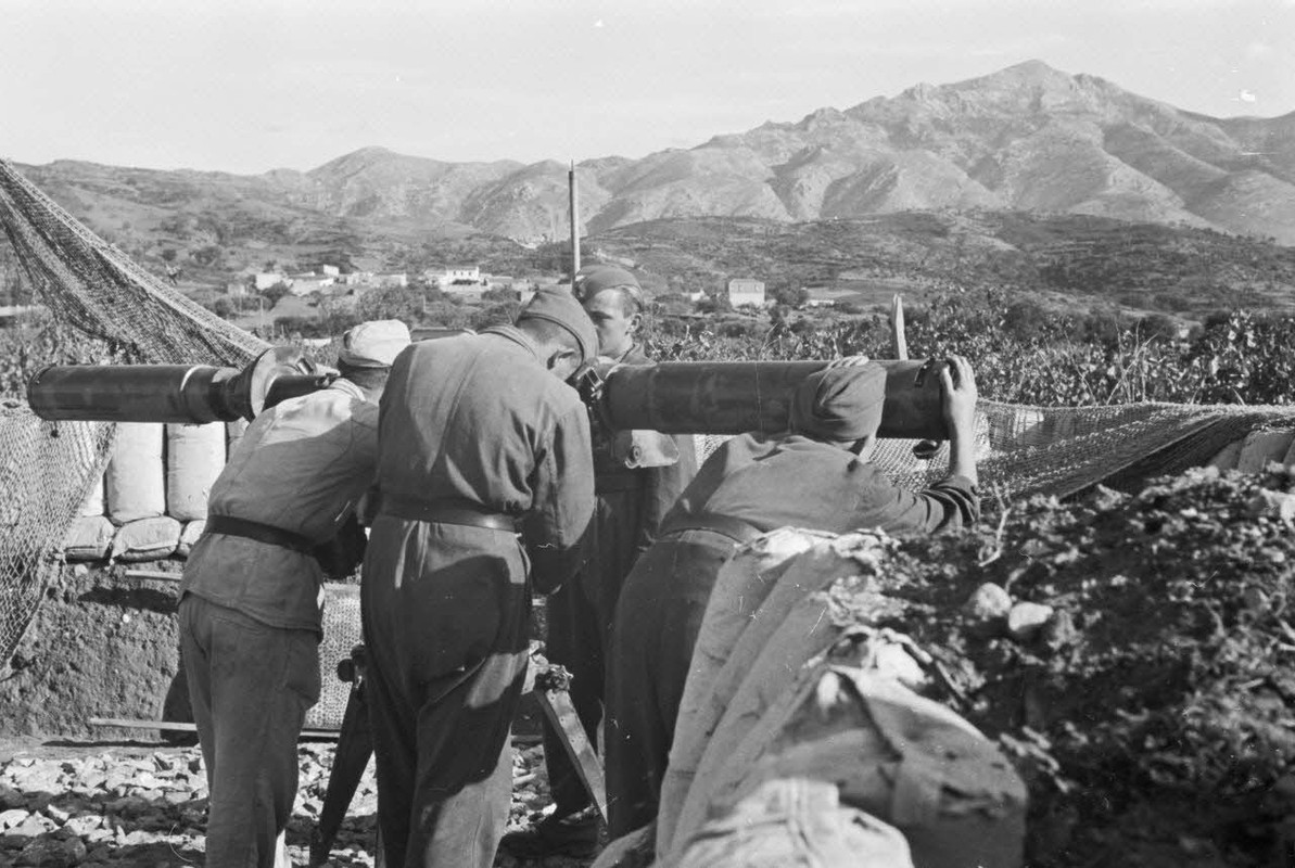 Un télémètre d'origine britannique capturé et utilisé pour le guidage de la batterie de Flak 3-286 p