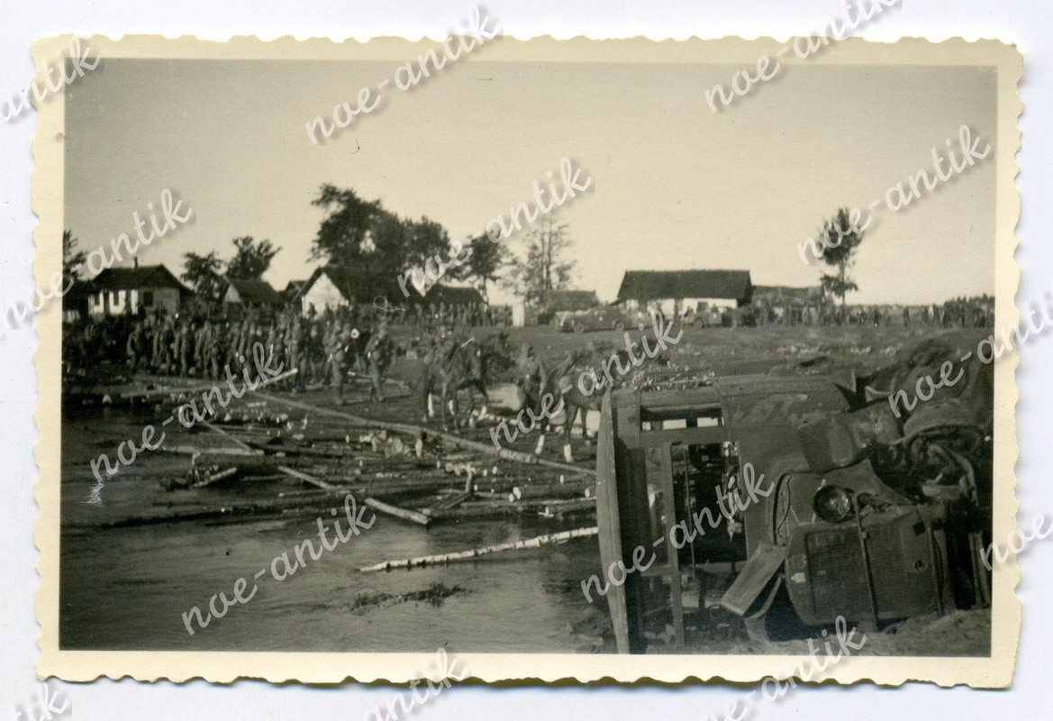 Foto Vormarsch Russland, Pionierbrücke, zerstört