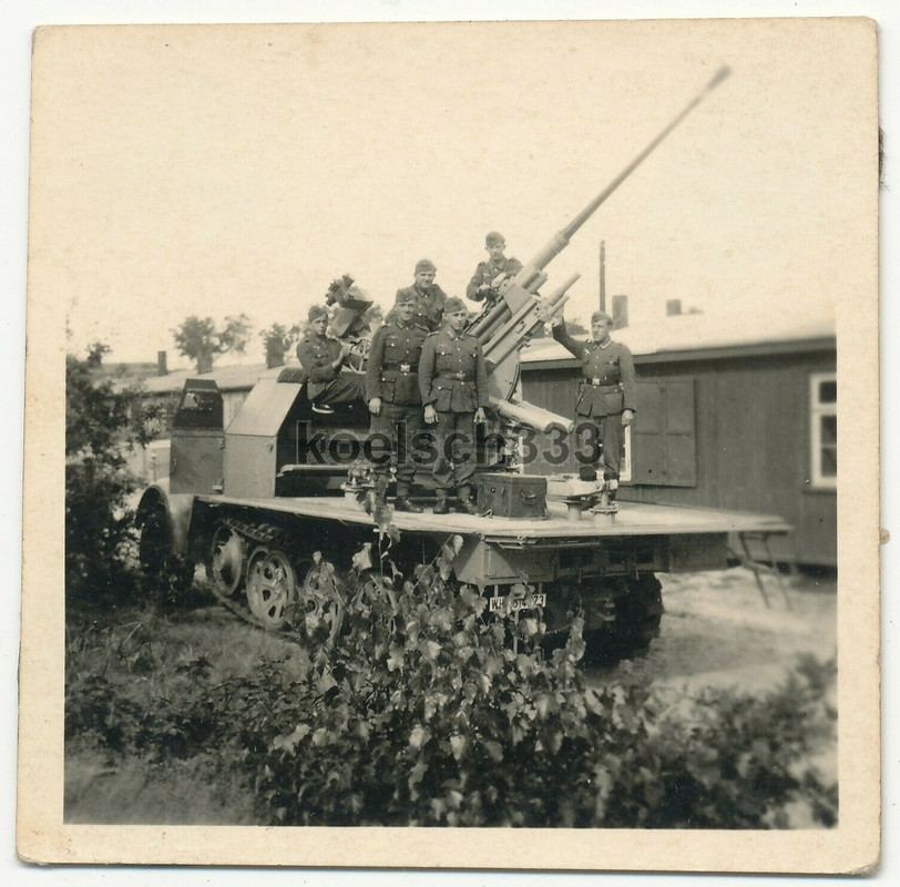 Foto 3,7cm Flak(Sf) auf Panzer Halbkette Sd.Kfz.7-2 in Hoyerswege Pz.Jg.Abt. 291c