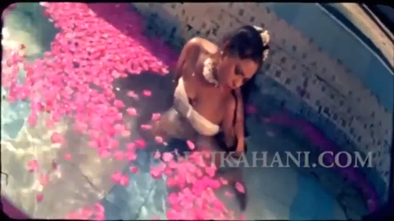 [Image: Bollywood-Uncensored-Nude-reena-kapoor-S...-12-18.jpg]