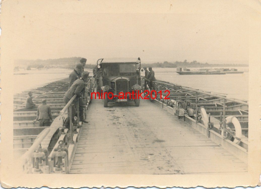 , Wehrmacht, Lkw überqueren eine große Pionierbr