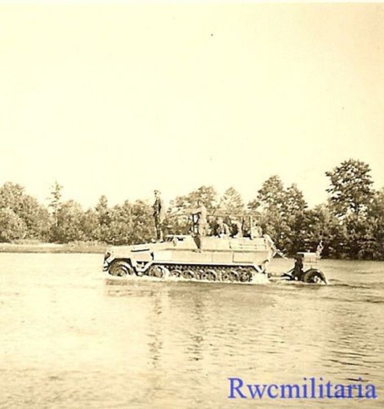 German SdKfz.251 Schützenpanzerwagen Halftrack