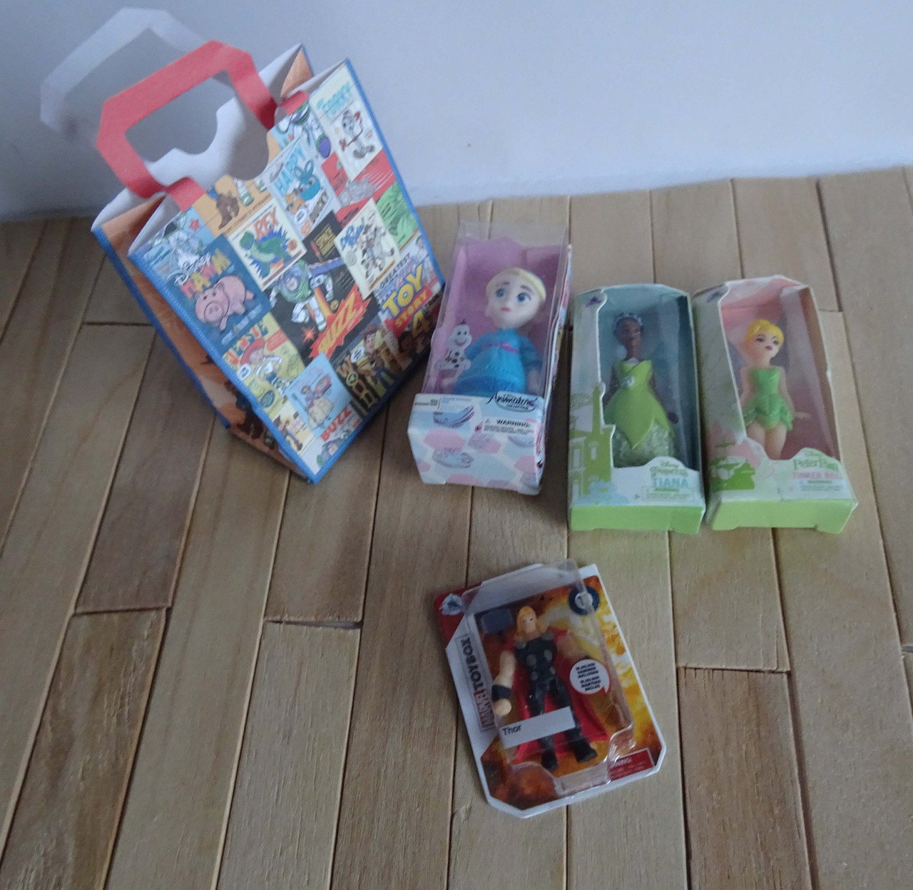 Zuru Mini Brands Disney 2 store edition Set