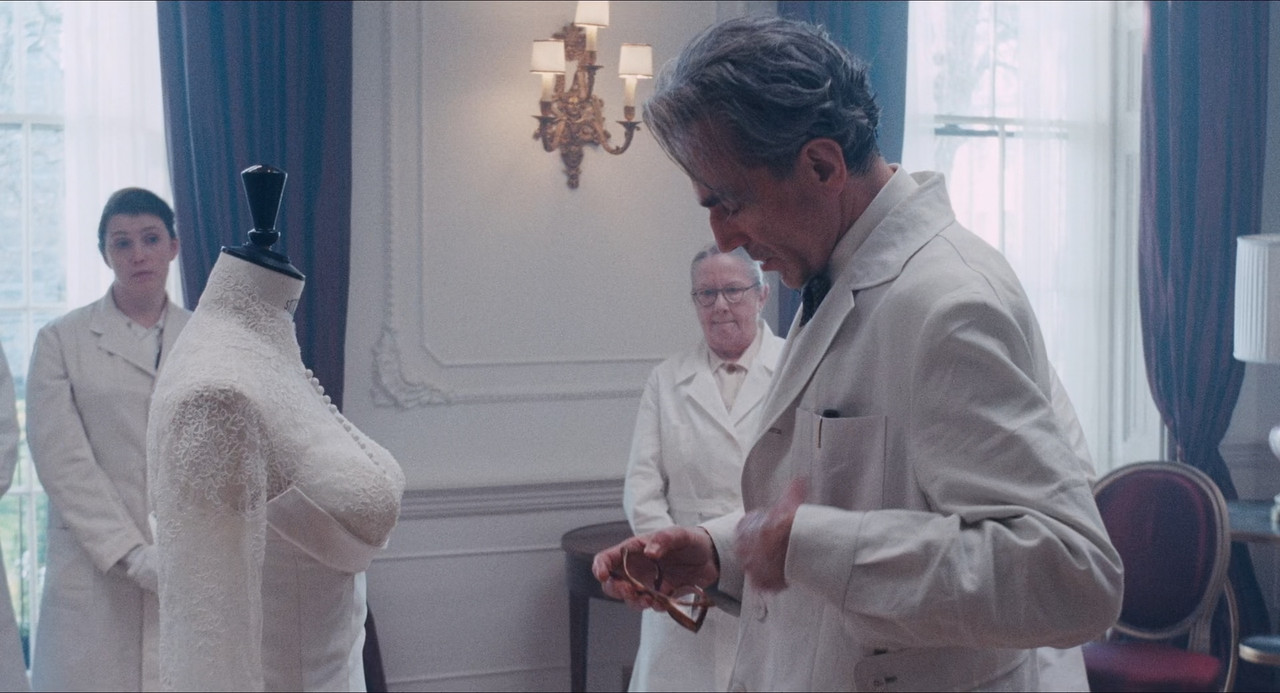 Phantom Thread (2017).mkv_snapshot_01.15.45_[2018.04.03_20.21.07