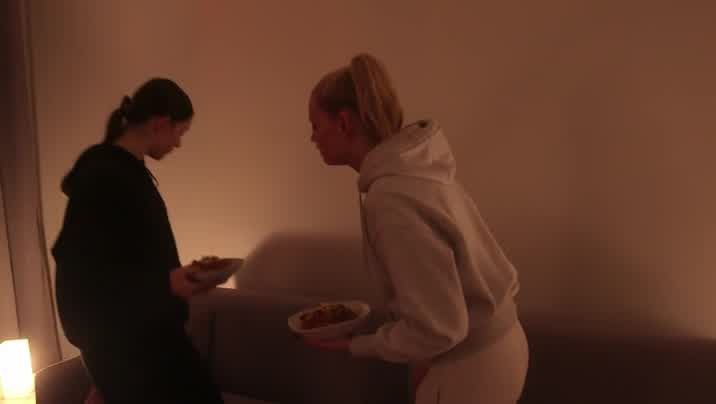 [Image: lai9g5fk23en.jpg]