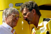 Temporada 2001 de Fórmula 1 - Pagina 2 F1-spanish-gp-2001-bernie-and-eddie-in-discussion