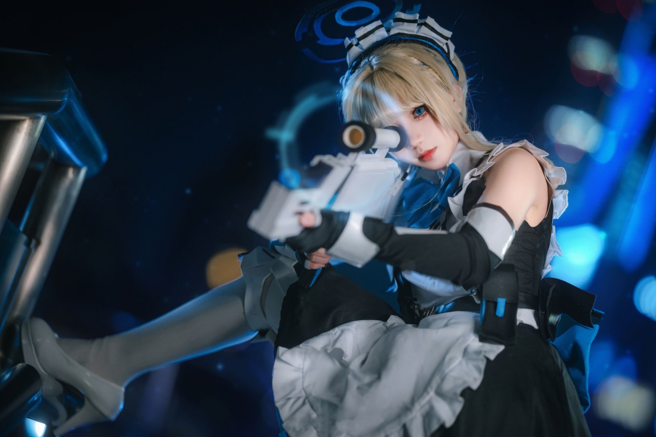 花柒Hana – 崩坏：星穹铁道 飞鸟马时，晚街景里的二次元创意插图