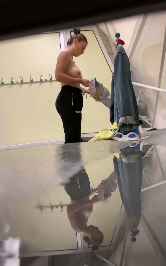 [Image: Voyeur40355130230.jpg]