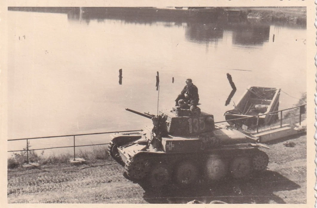 Foto Frankreich Deutscher Panzer La Bassée Kanal 2 WK