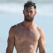 Chris-Hemsworth-superficial-guys-123