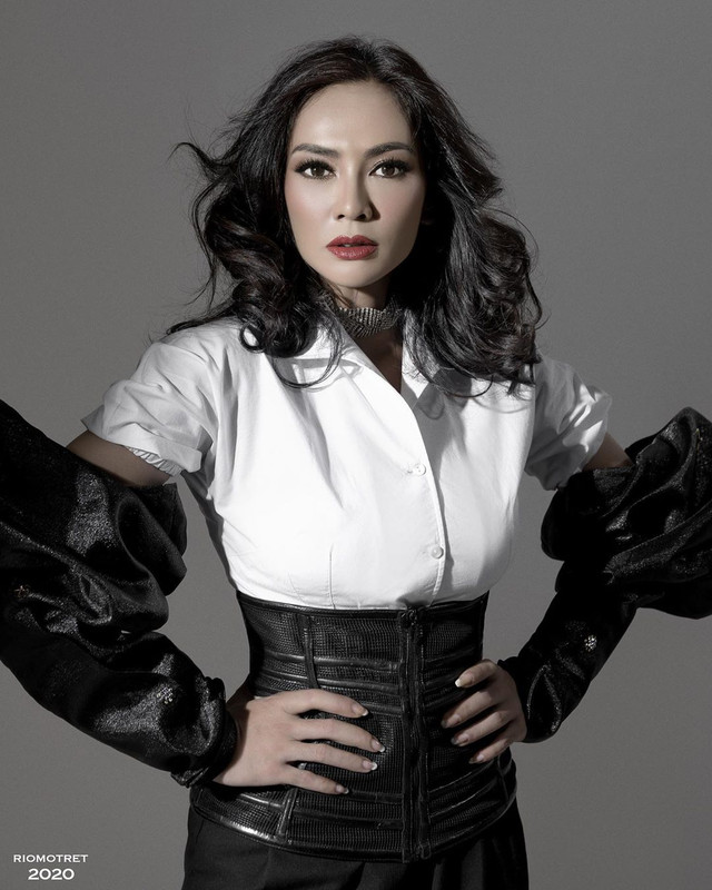 Kerap berperan antagonis, ini 7 potret manis Masayu Anastasia