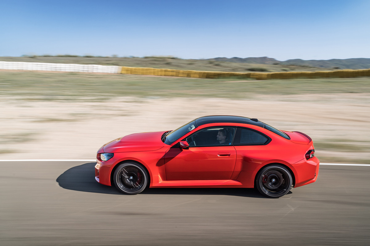 P90482759_highRes_the-all-new-bmw-m2-r