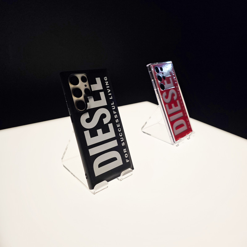 Diesel x Samsung, la serie Galaxy S23 vestita con i colori iconici del brand