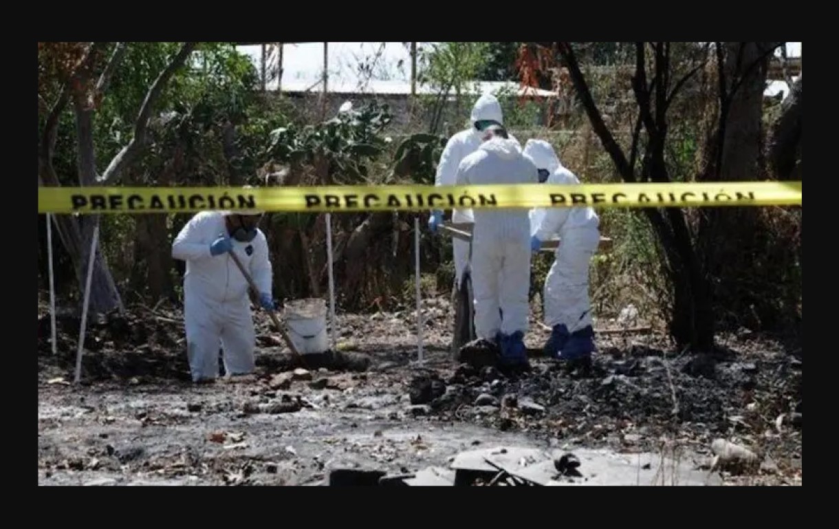 Hallan fosa con seis cuerpos, cuatro de ellos de mujeres y dos hombres