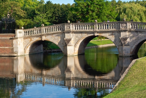 Why did ancient greek architects rarely use arches?  Clare-Bridge