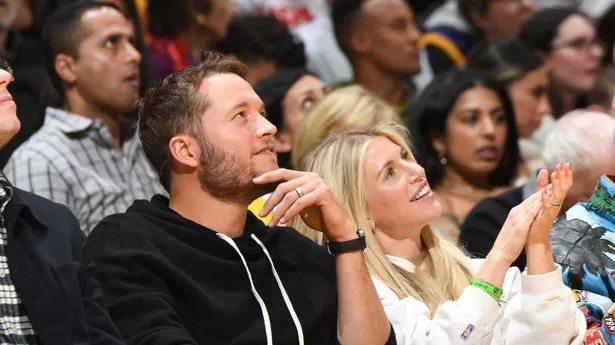 Kelly Stafford Arrives in Arizona for Husband 