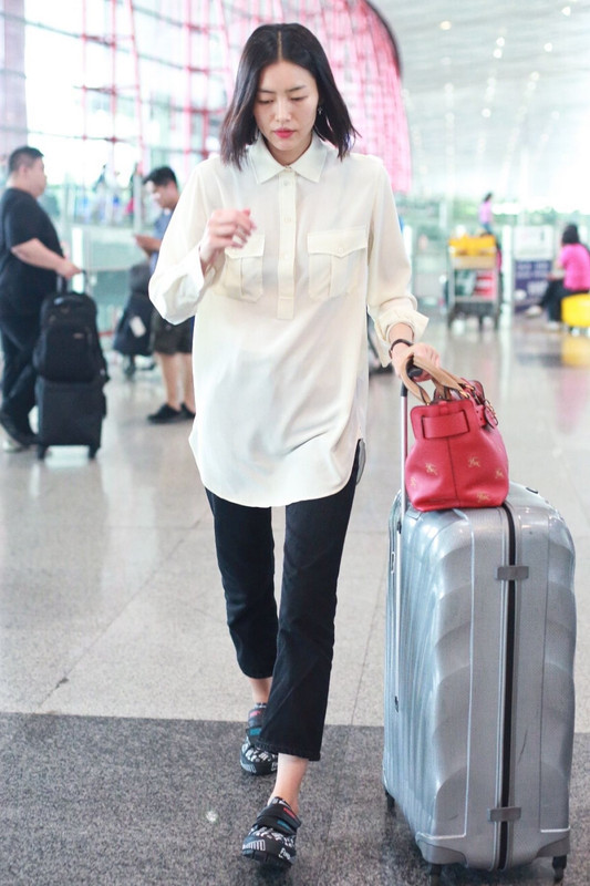 liu-wen-at-airport-in-beijing-08-14-2018-1