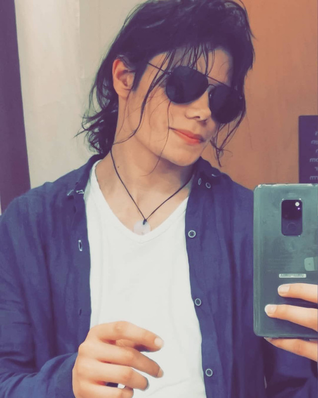 Joven británico se hace viral en Internet por ser idéntico a Michael Jackson