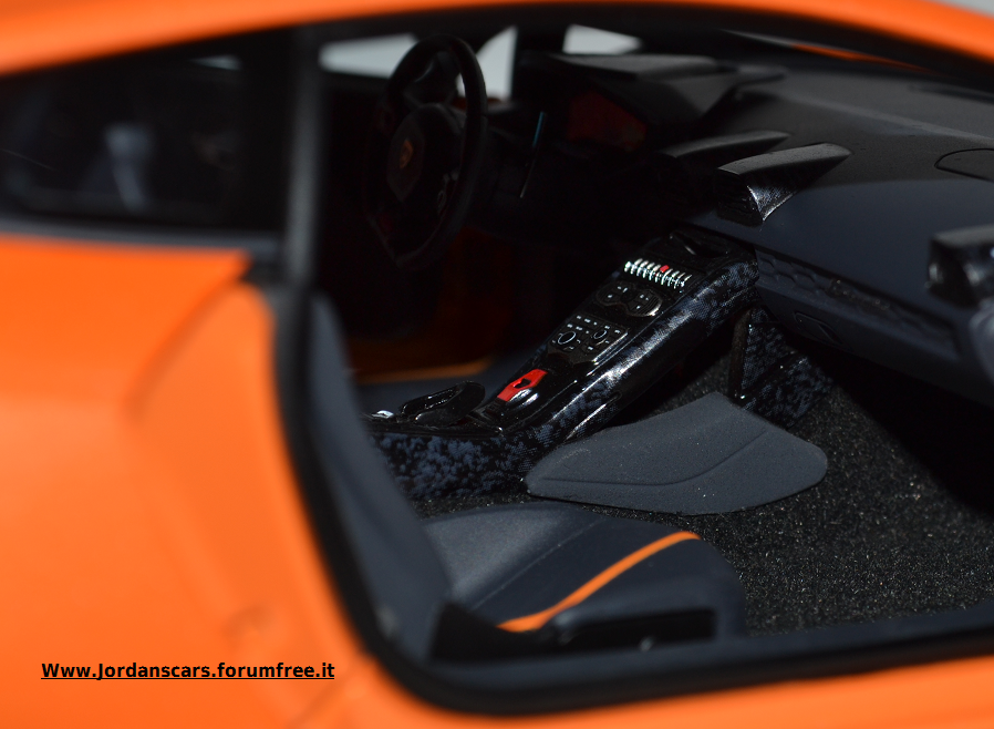 LAMBORGHINI-HURACAN-PERFORMANTE-AUTOART-yz